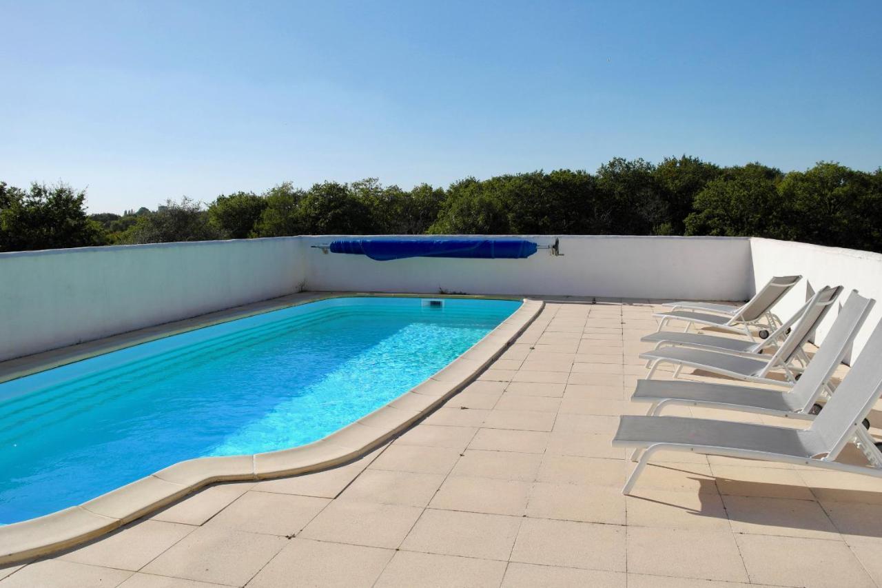 Maison Pour 4 A La Campagne Avec Piscine Commequiers Exterior photo